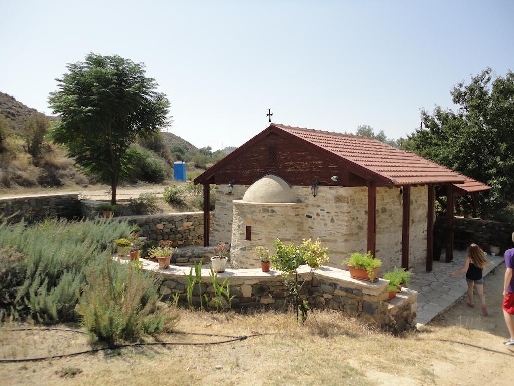 Guesthouse Gonia Pera Orinis Exterior photo