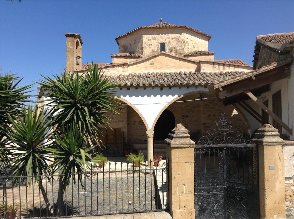 Guesthouse Gonia Pera Orinis Exterior photo